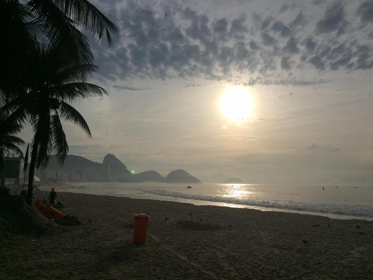 Copa Beach Home - Copacabana Posto 4 Quadra Da Praia Рио-де-Жанейро Экстерьер фото